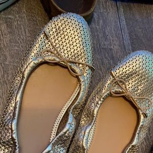 Kaari blue gold flats